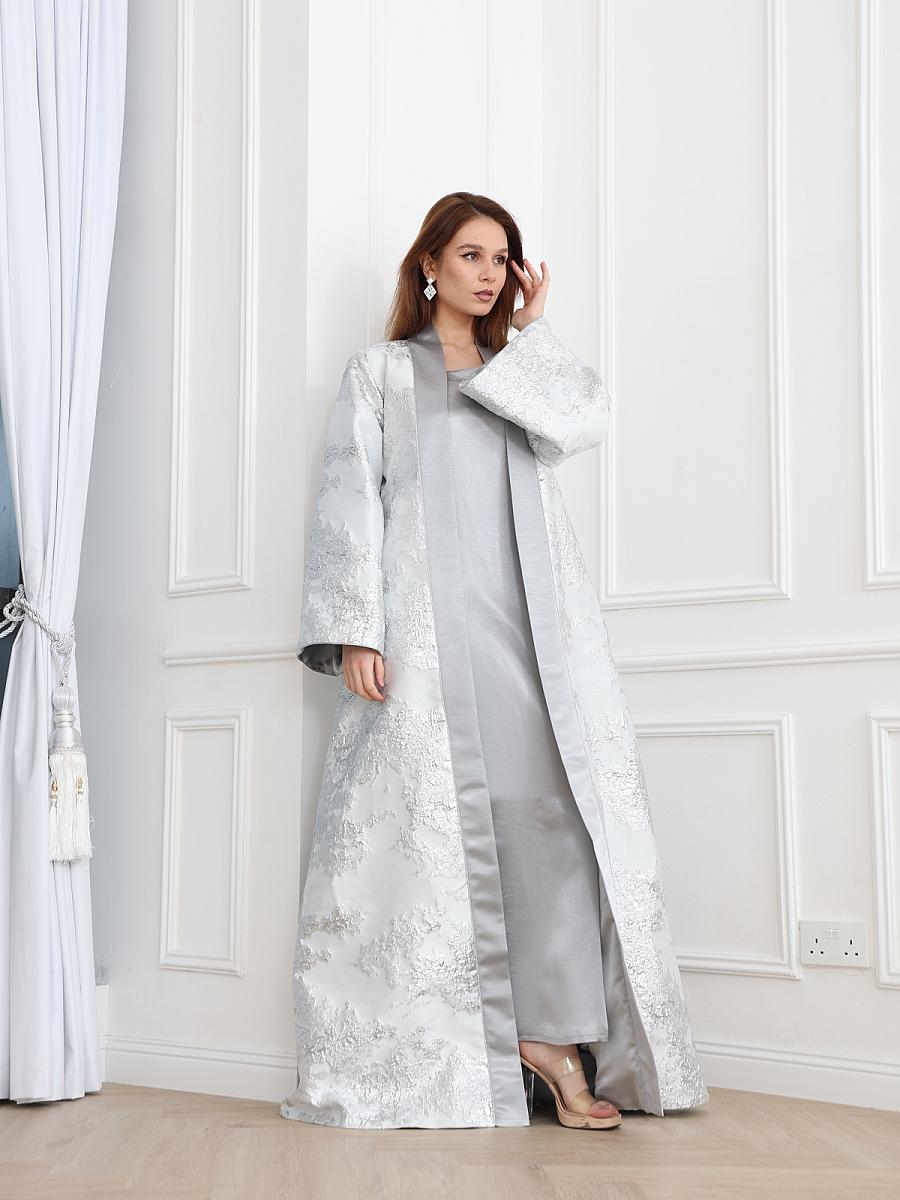 A luminous abaya - Image 1
