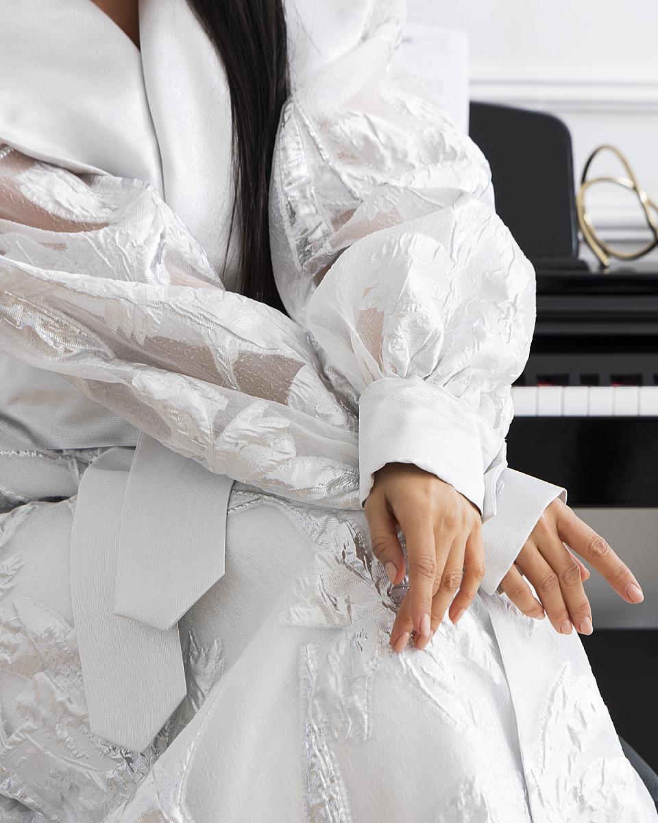 A glowing abaya - Image 2