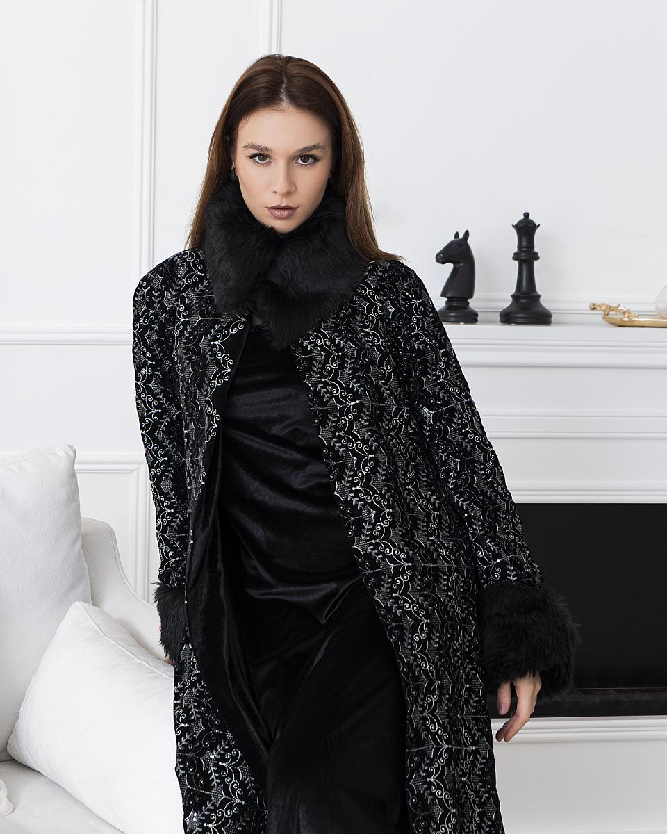 A captivating abaya