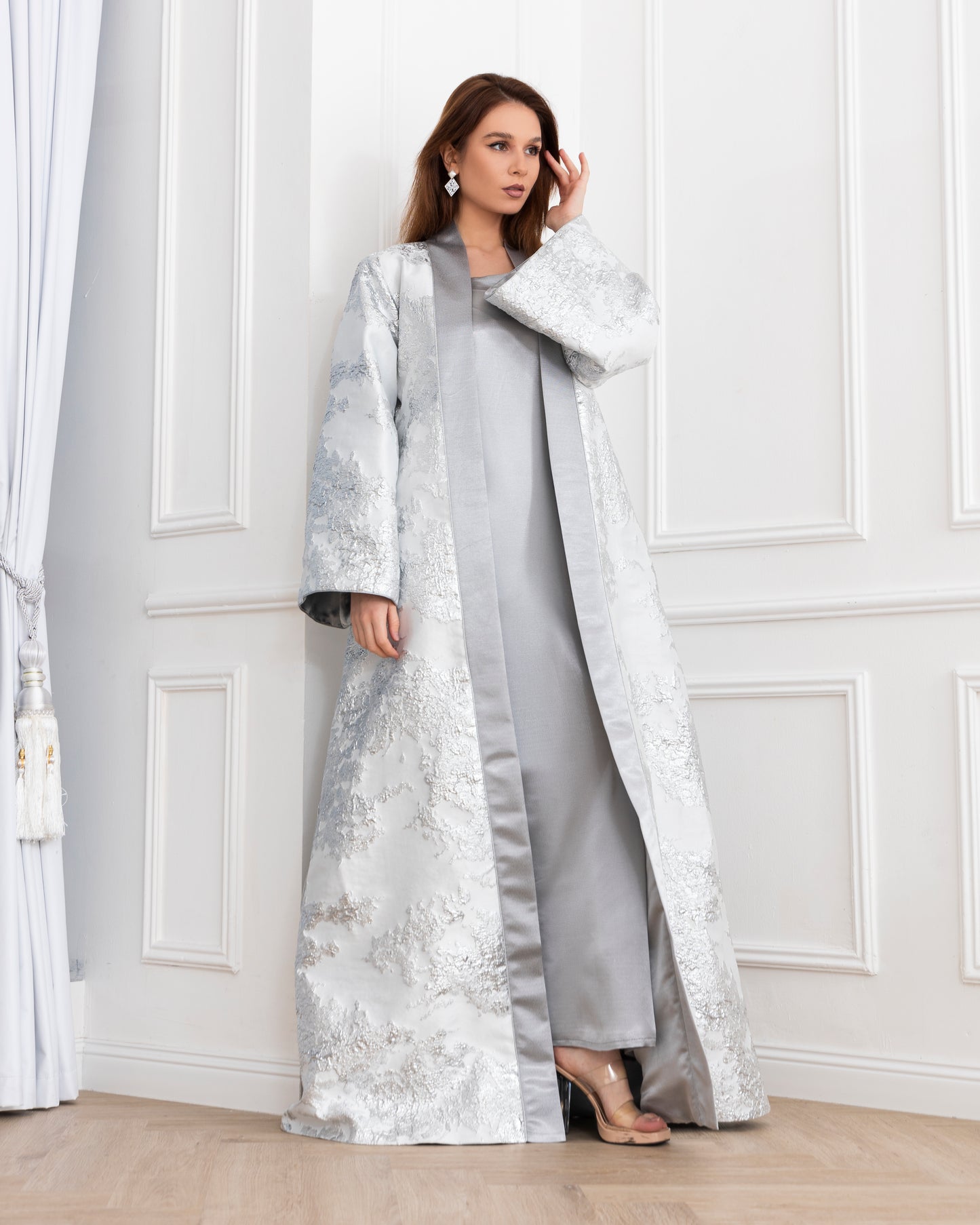 A luminous abaya that shines with timeless beauty. Designed to make you stand out in any crowd