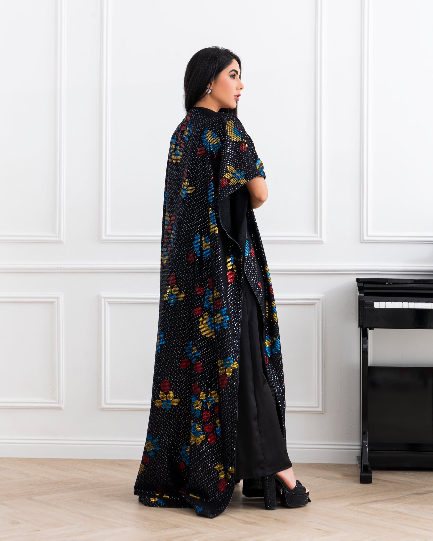 A luxurious abaya Ideal for special occasions and evening events.