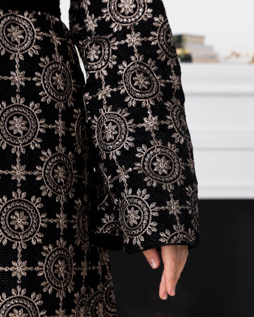 A regal abaya fit for a queen. Designed to make you feel like royalty