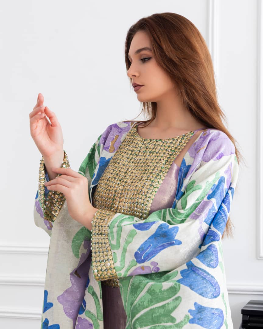 A jasmine-scented abaya that exudes freshness. Perfect for a refreshing and elegant look